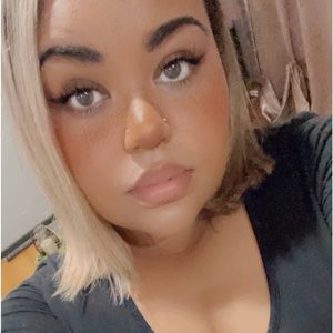 Meet your Posher, Amara